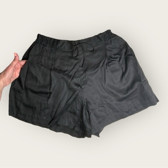 NWT | Ettitude | Signature Sateen Shortie PJ Sleep Shorts | Black | S/M - Picture 5 of 9